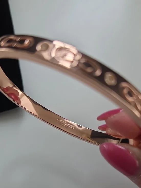 Rose Gold Bracelet with Interlocking Double C Motif - Picture 2 of 6